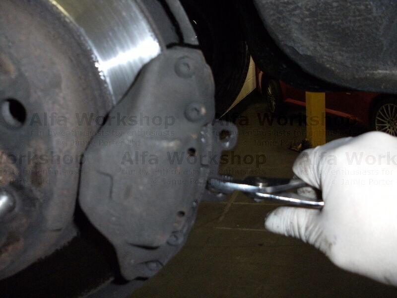 Alfa romeo giulia rear cheap brake pad replacement