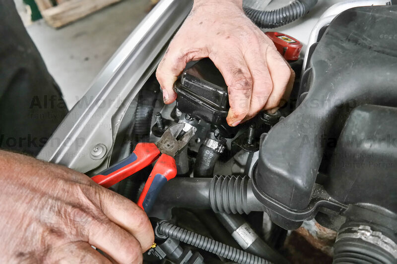 Alfa 159 power steering on sale reservoir