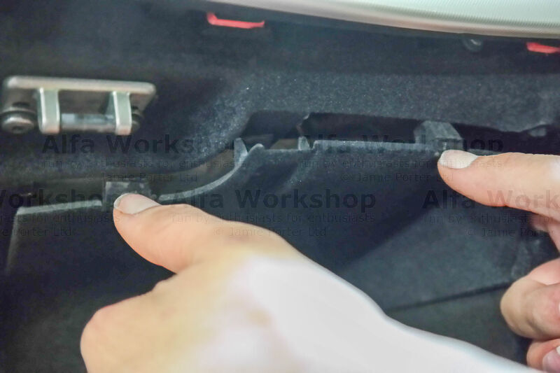 Removing The Pollen Filter On An Alfa 159 Brera